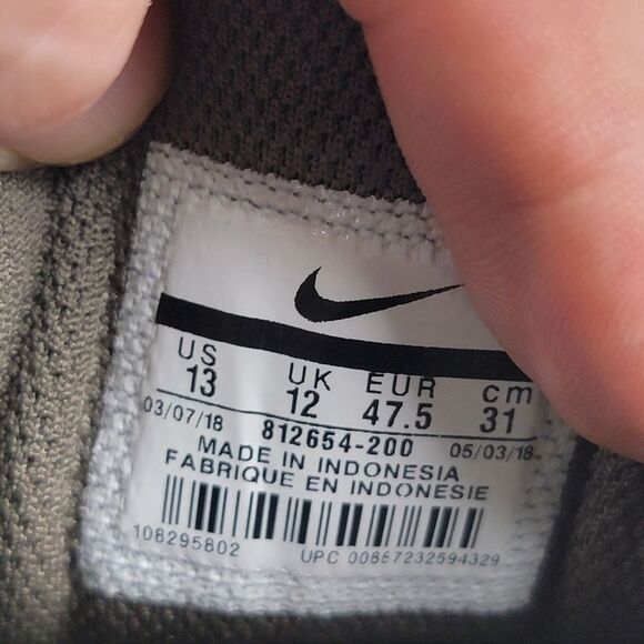 Nike Tanjun Olive Green Mens 12 & 13 Mismatch - Picture 8 of 9